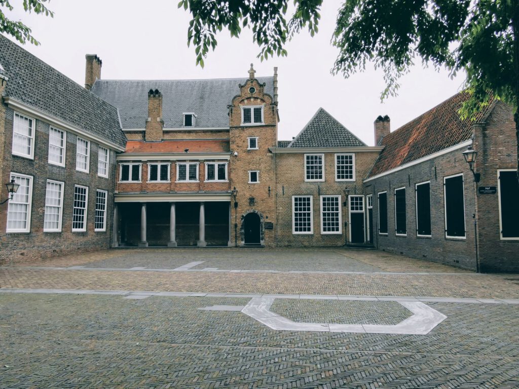 Het Hof tijdens stadswandeling centrum Dordrecht